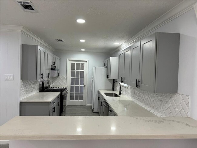 Building Photo - 1710 Longhorn Dr