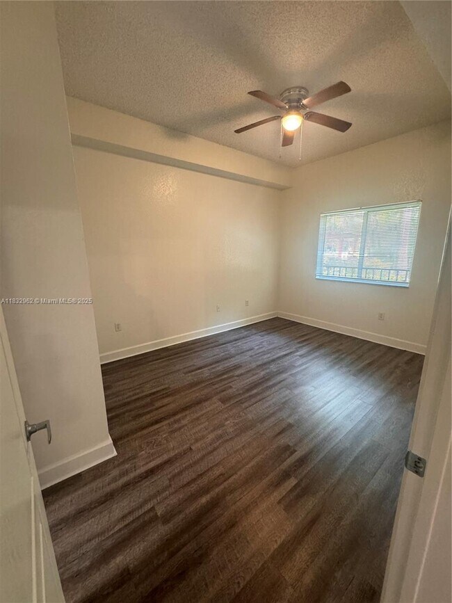 Foto del edificio - 6001 SW 70th St