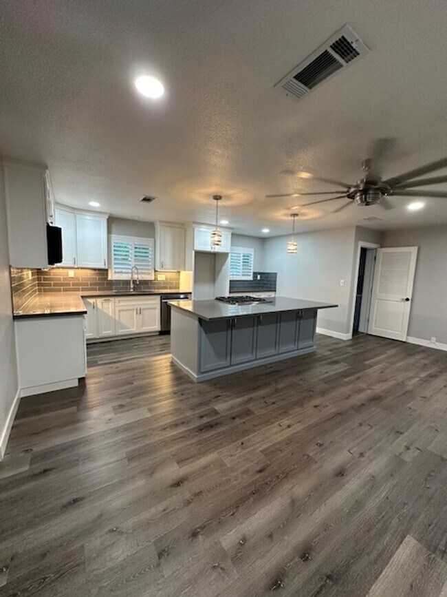 Foto del edificio - 2550 4th Ave