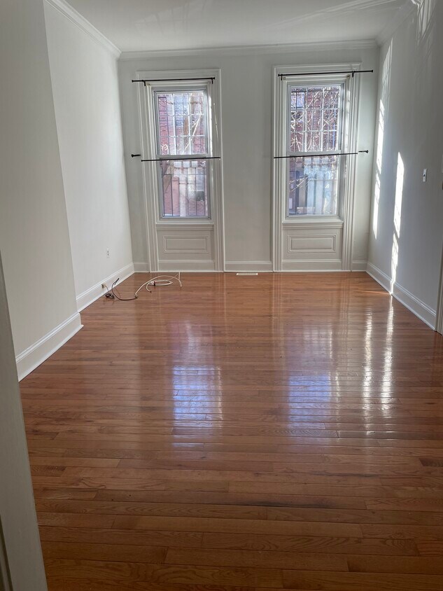 Living room - 617 S 16th St