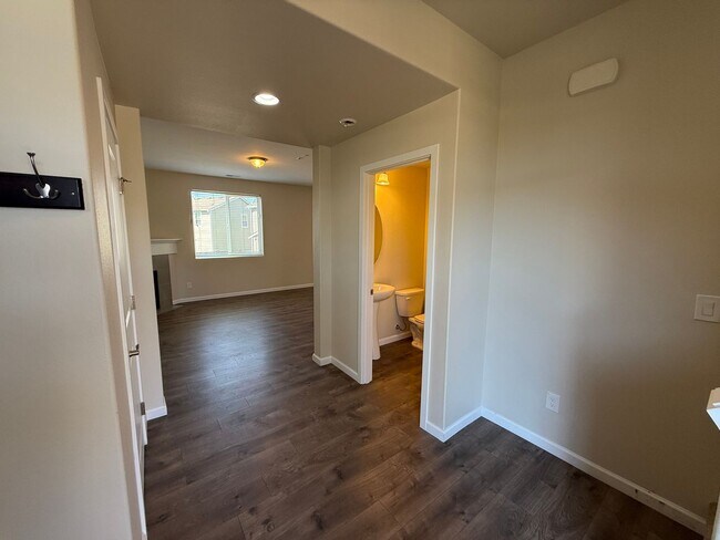 Foto del edificio - Spacious Modern Puyallup Home