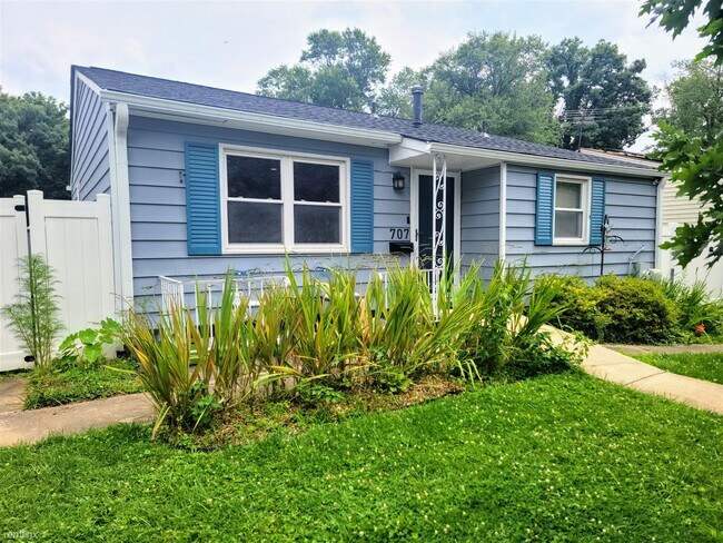 Foto del edificio - 3 br, 1 bath House - 707 Douglass Avenue