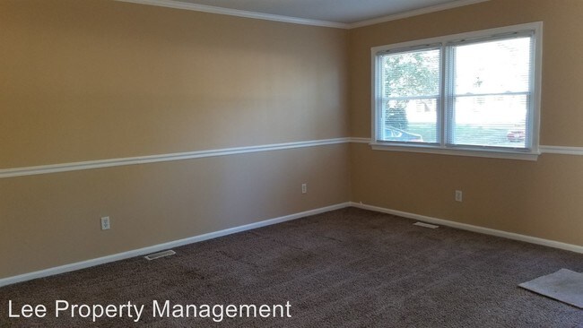 Building Photo - 3 br, 1.5 bath House - 504 Regina Ct