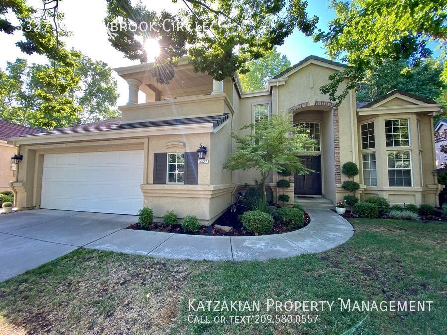 Foto principal - 2-Story Brookside Home- 4 Bedroom 3 Bath