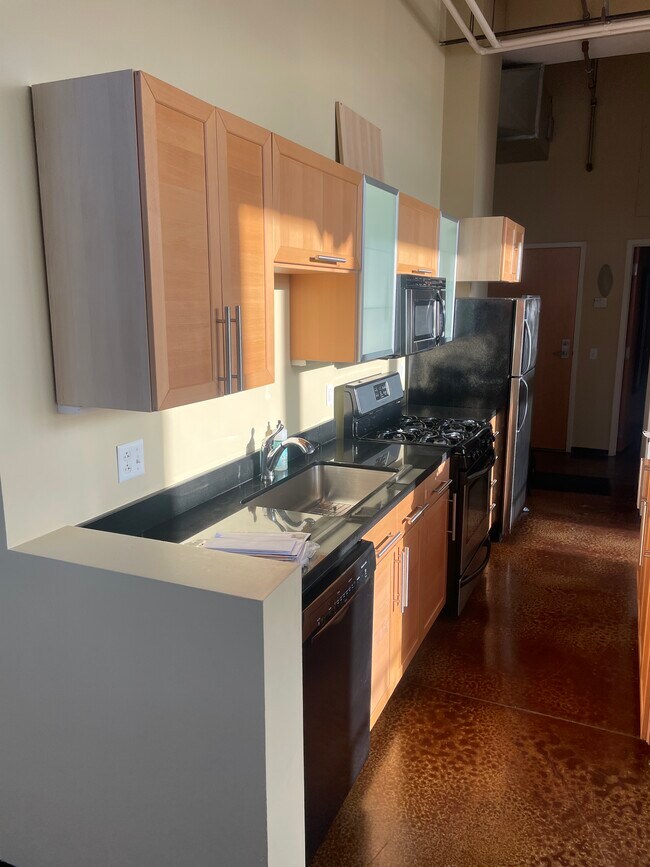 Under cabinet lighting - 120 Holmes St
