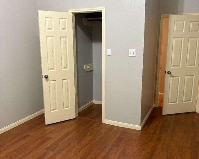 Building Photo - 16111 April Ridge Dr