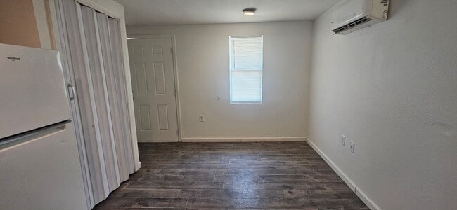 Building Photo - 17 North St