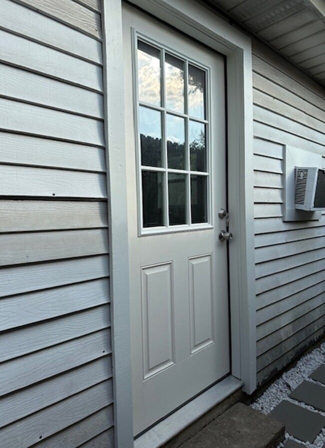 Building Photo - 10811 Cranbrook Rd