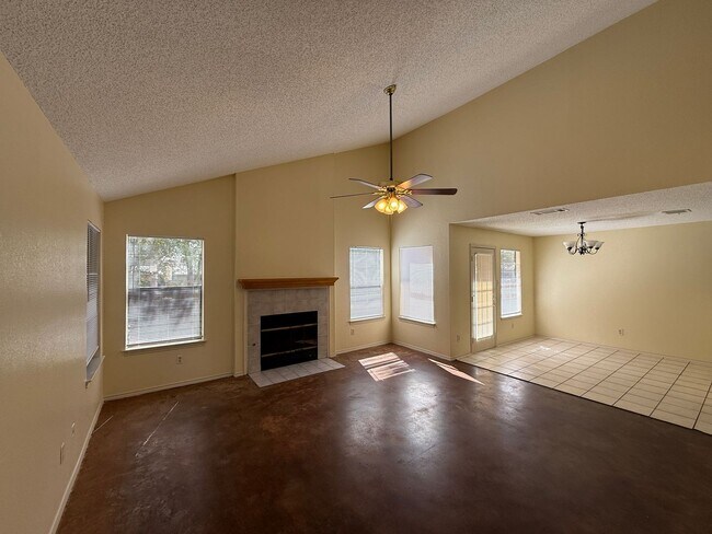 Foto del edificio - WALKING DISTANCE TO ELEMENTARY SCHOOL - WE...