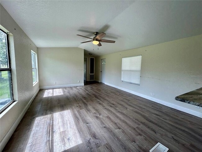 Building Photo - 612 Grove Dr