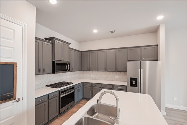 Building Photo - 10292 Bayou Oaks Dr