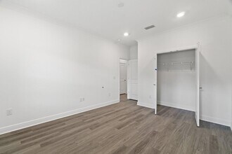 Building Photo - 232 Kara Lake Dr