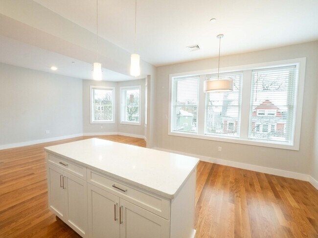 Building Photo - 142 Coolidge St