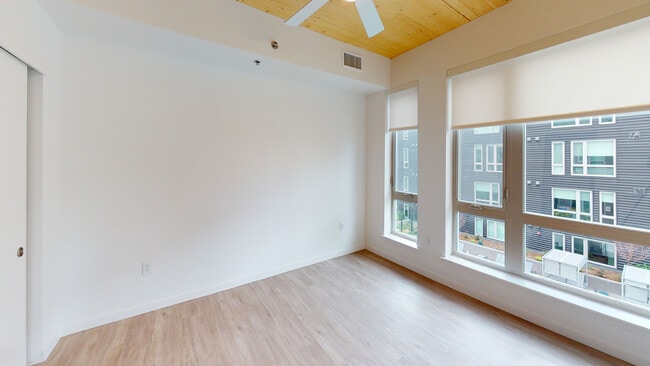 Interior Photo - Cirrus