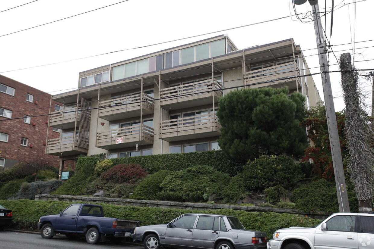 Building Photo - Seasons Apartments