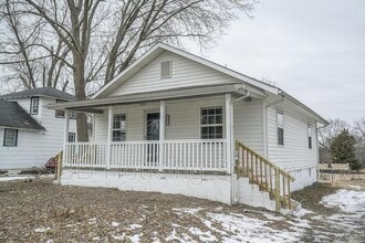 Building Photo - 102 S Ash Ave