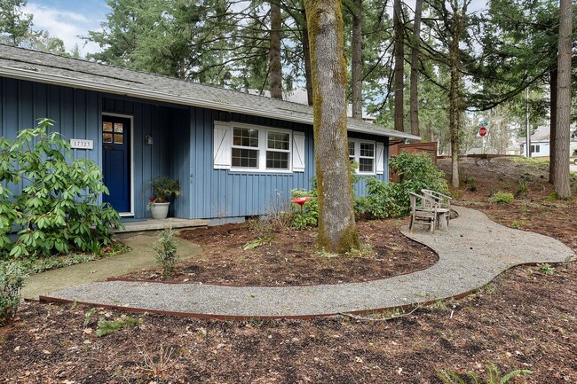 Building Photo - Quaint Remodeled Ranch in Lake Oswego