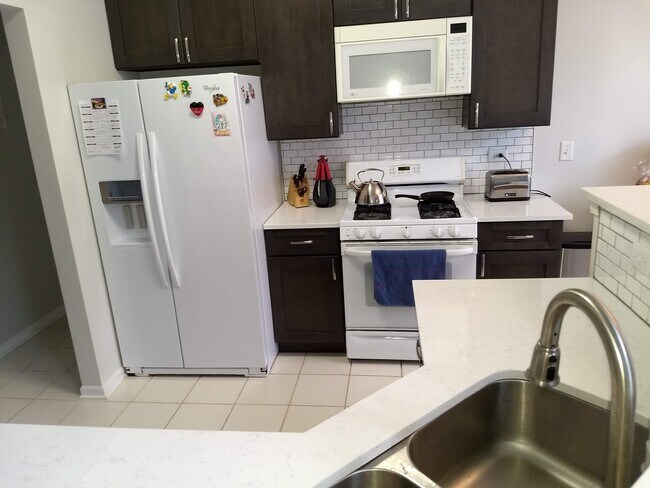 Foto del edificio - 887 Bromley Pl