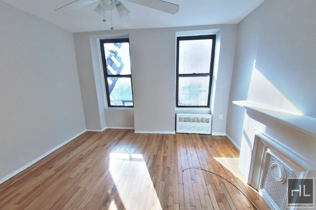 Primary Photo - E 28TH ST.