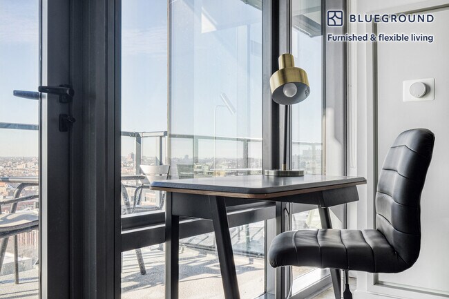 Foto del edificio - 450 W Belmont Ave