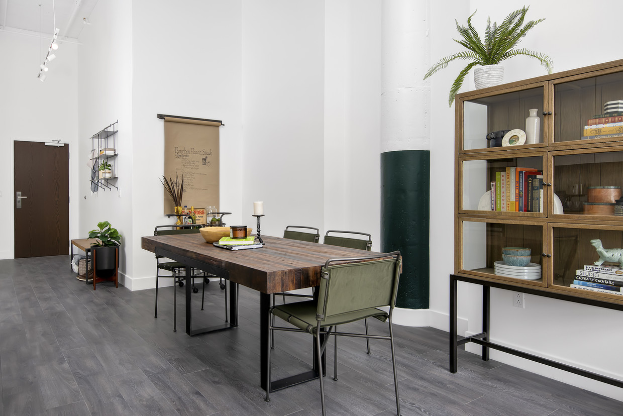 Foto principal - 4000 W Diversey Ave