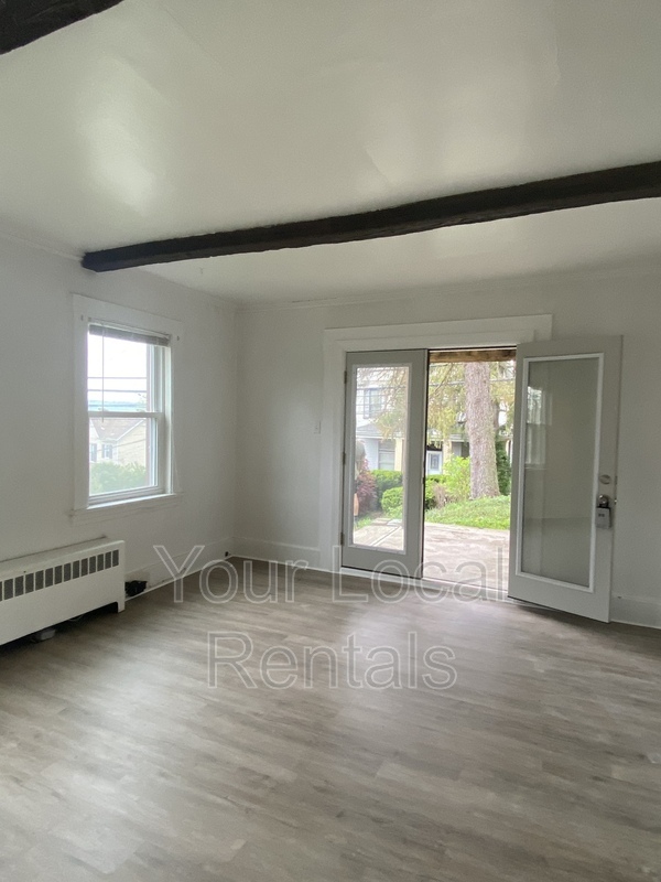 Primary Photo - 130 E Crafton Ave