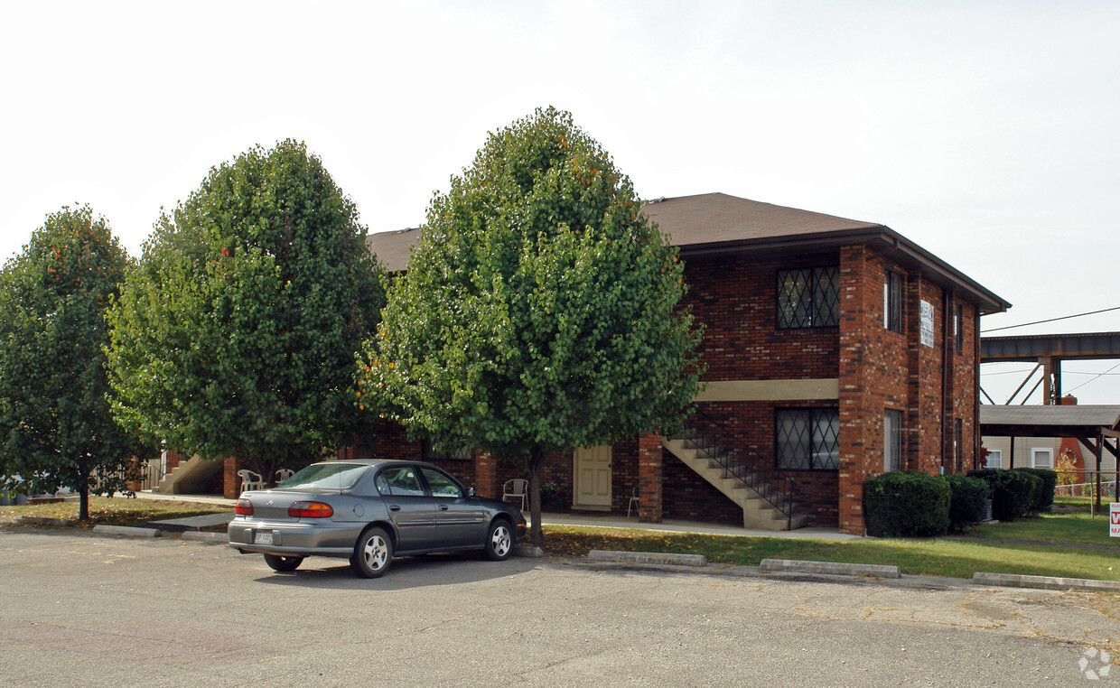 Primary Photo - 1210 Oak St