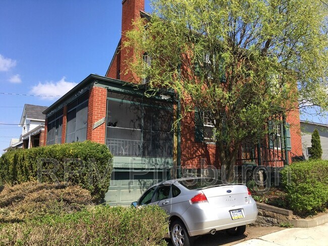 Building Photo - 1369 Woodbine St