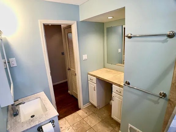 Building Photo - 6711 W 78th Terrace