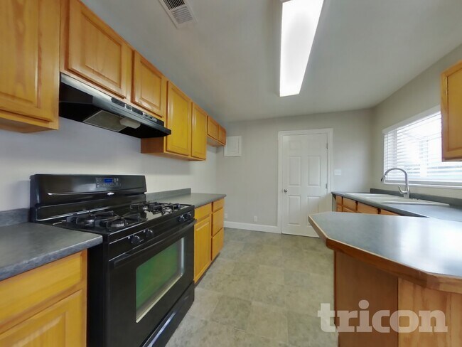 Foto del edificio - 904 Bidwell St