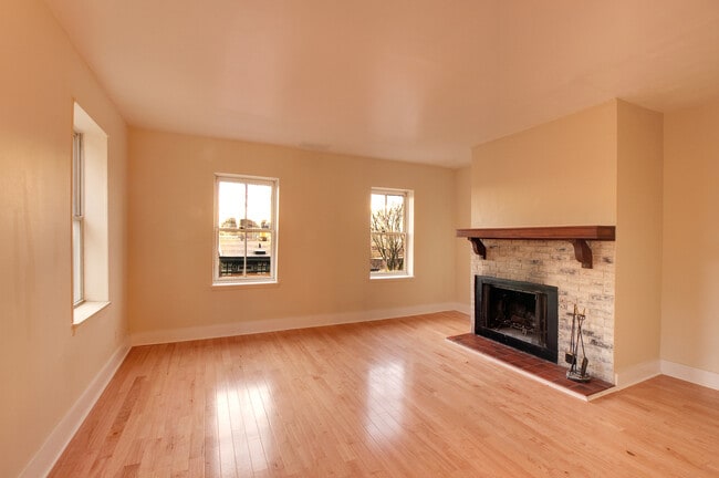 Photo - 516 Milton St Apartments