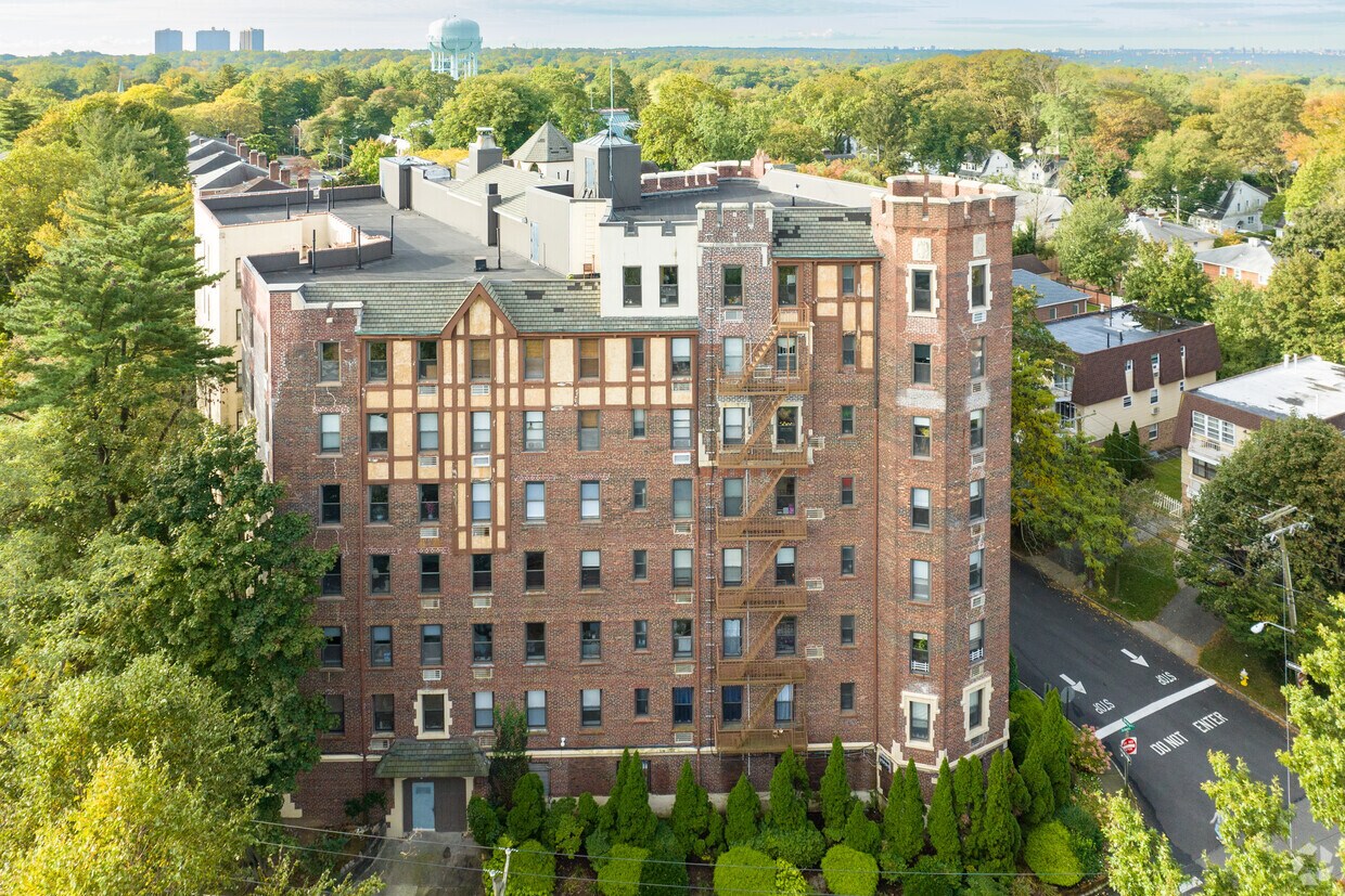 2 Spruce Street - 2 Spruce St