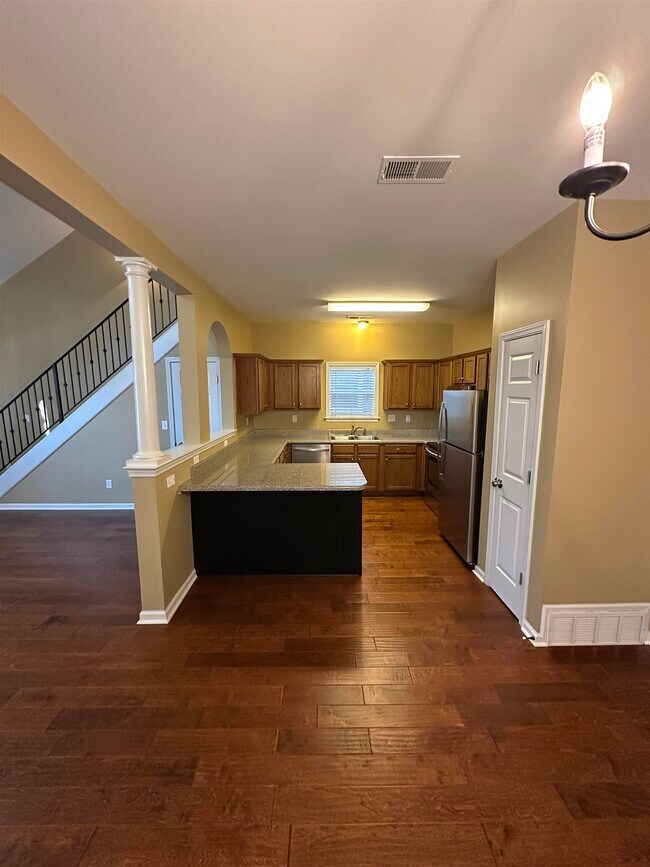 Foto del edificio - 1354 Island Pl E