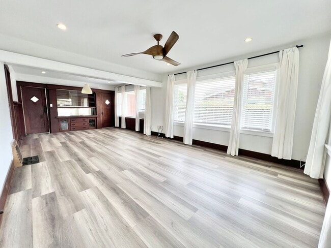 Building Photo - Charming Rose Park Home | 3 Bedrooms | In-...