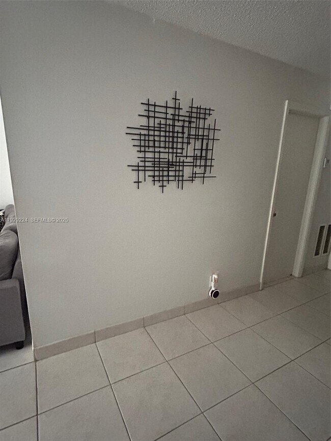 Foto del edificio - 16919 N Bay Rd