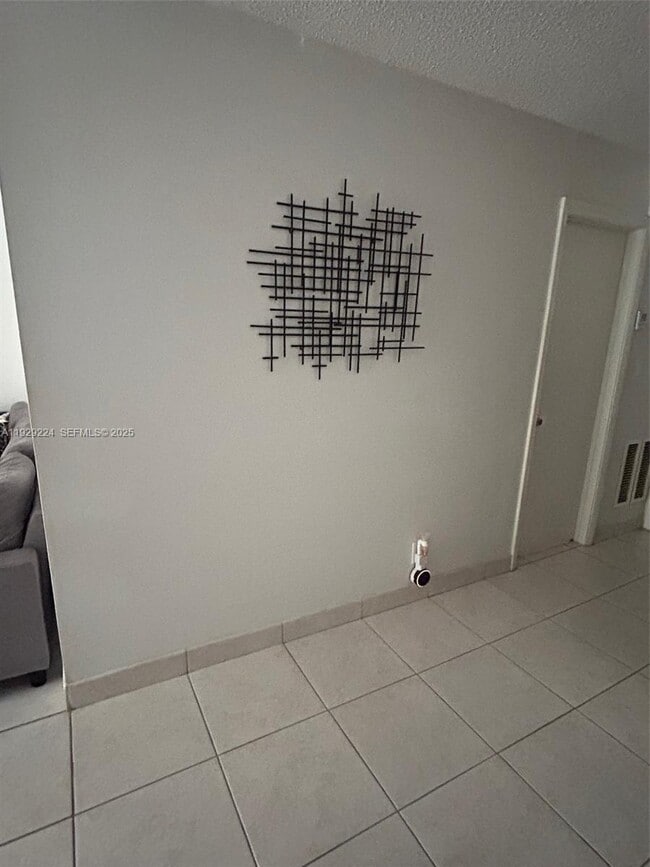 Building Photo - 16919 N Bay Rd