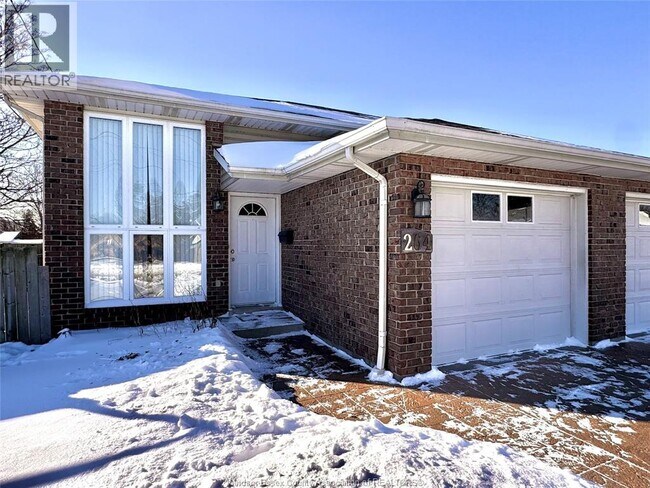 Building Photo - 264 Kempt St