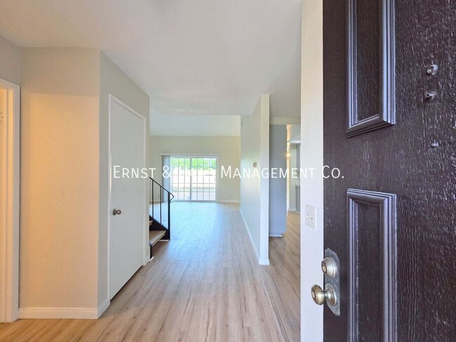 Foto del edificio - 1219 E Jay St