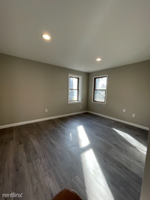 Building Photo - 3 br, 1.5 bath House - 75 Columbus Ave