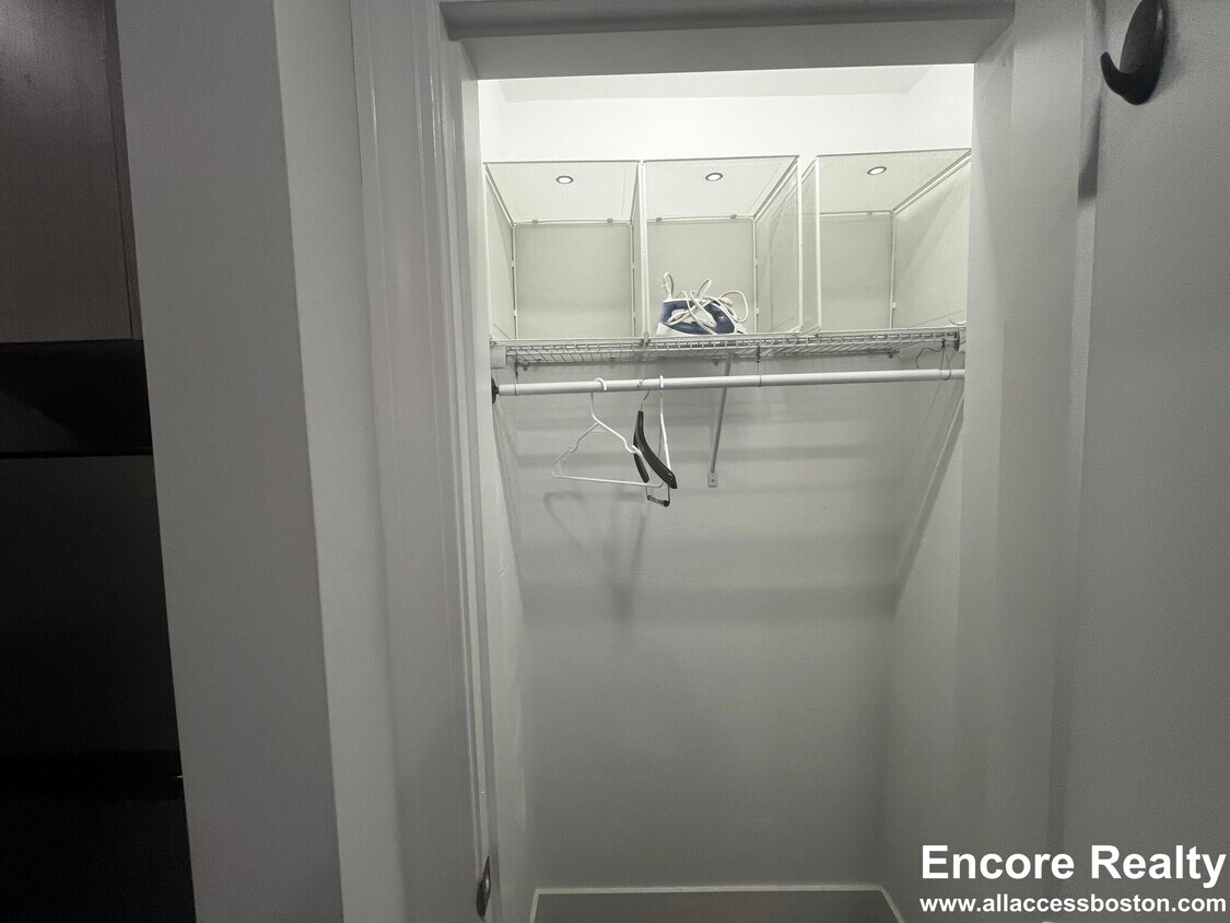 Building Photo - 19 Peterborough St