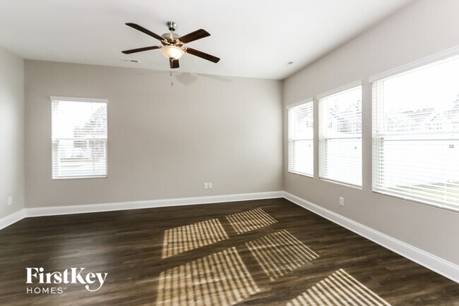 Building Photo - 9152 Marion Oaks Dr