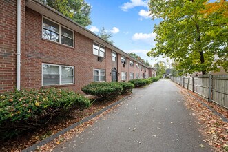 Foto principal - 106 Central Ave