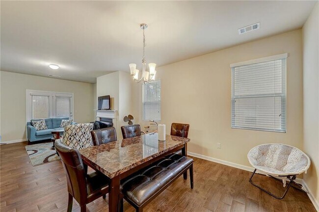 Foto del edificio - 602 Dodson Lake Ct