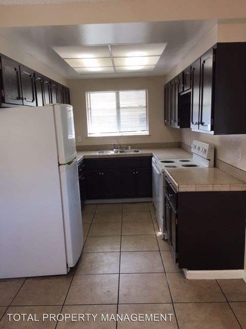 Building Photo - 837 OPAL Dr