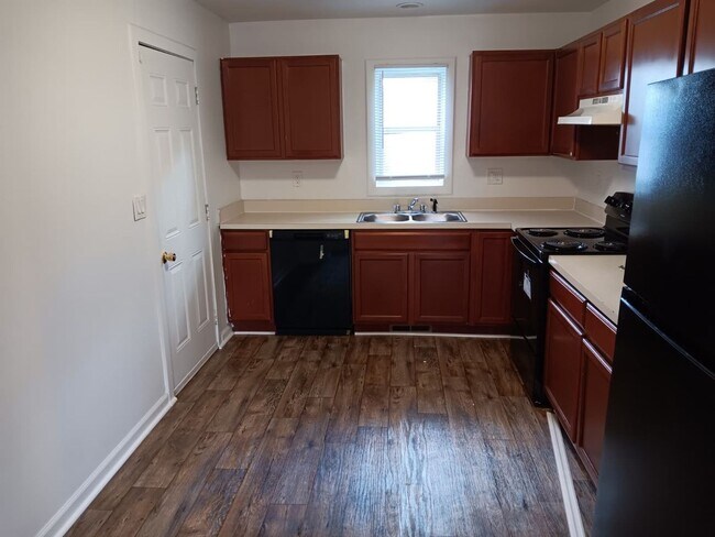 Foto del edificio - For Rent: 4-bedroom 2-bathroom single family home! Available NOW!