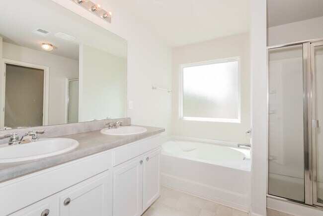 Foto del edificio - 289 Claudia Dr