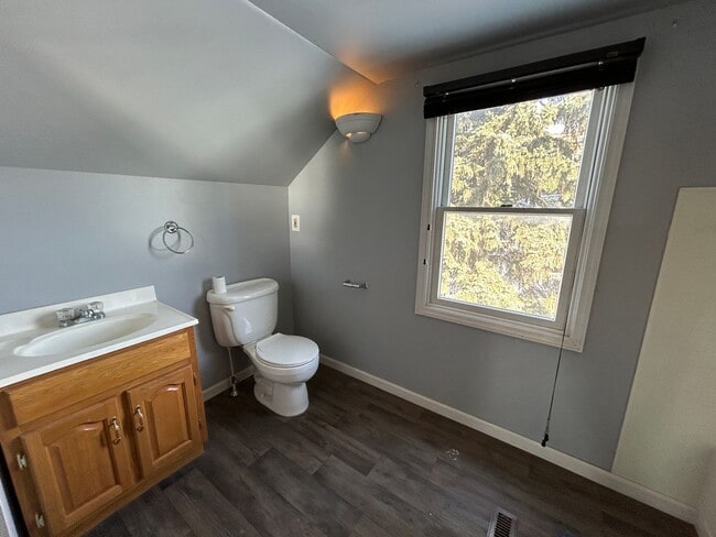 Building Photo - Cute Single Family House!