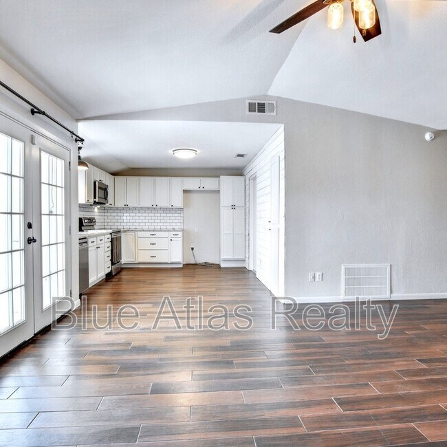 Building Photo - 1313 Monaco Dr