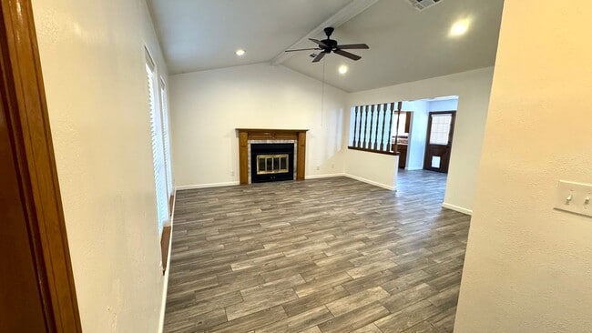 Building Photo - Comfortable & Convenient Living on Nightin...