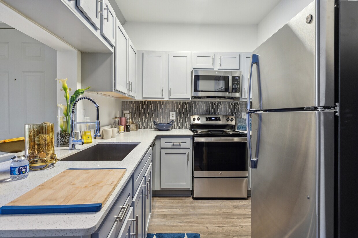 Foto principal - One Month Free Rent & Only $99 to Lock It In!